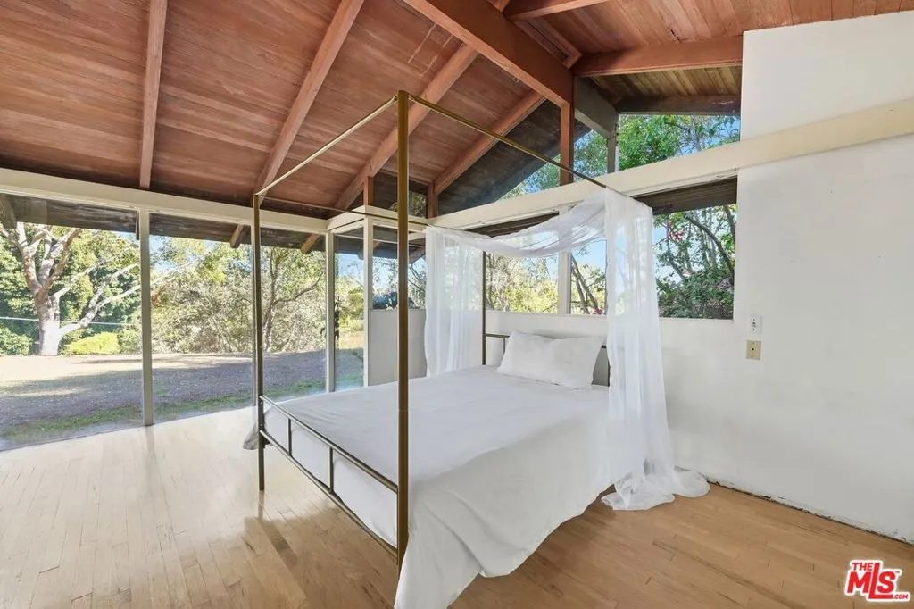 13241 Riviera Ranch Road, Los Angeles, California 90049 home-pic-8