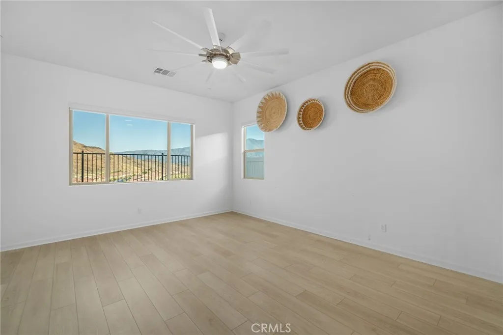 11937 Wandering Way, Corona, California 92883 home-pic-36
