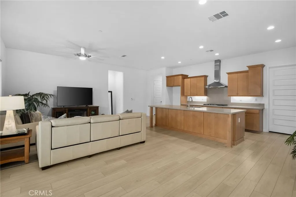 11937 Wandering Way, Corona, California 92883 home-pic-31