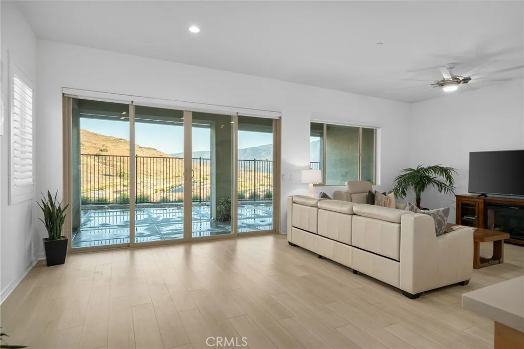11937 Wandering Way, Corona, California 92883 home-pic-34