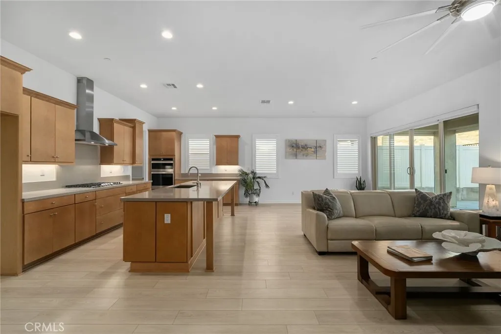 11937 Wandering Way, Corona, California 92883 home-pic-35