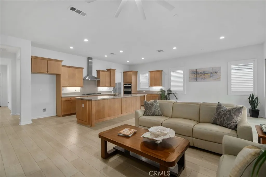 11937 Wandering Way, Corona, California 92883 home-pic-31