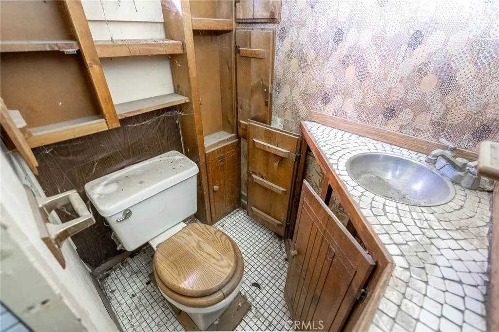 957 Center Street, Riverside, California 92507 home-pic-24