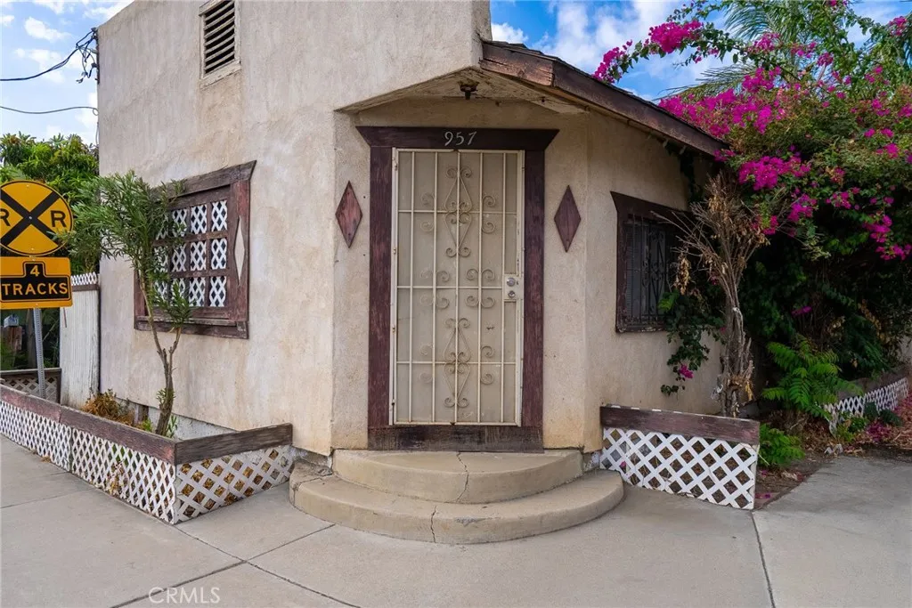 957 Center Street, Riverside, California 92507 home-pic-26