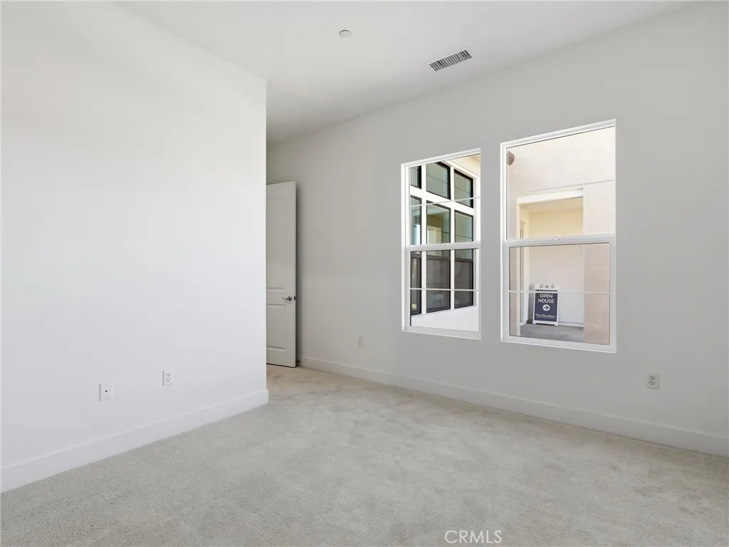 24150 W Corte Zafiro, Valencia, California 91354 home-pic-30