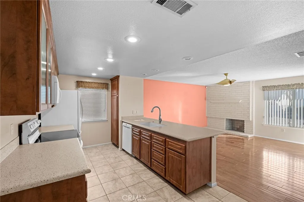28298 Sun City Boulevard, Menifee, California 92586 home-pic-5