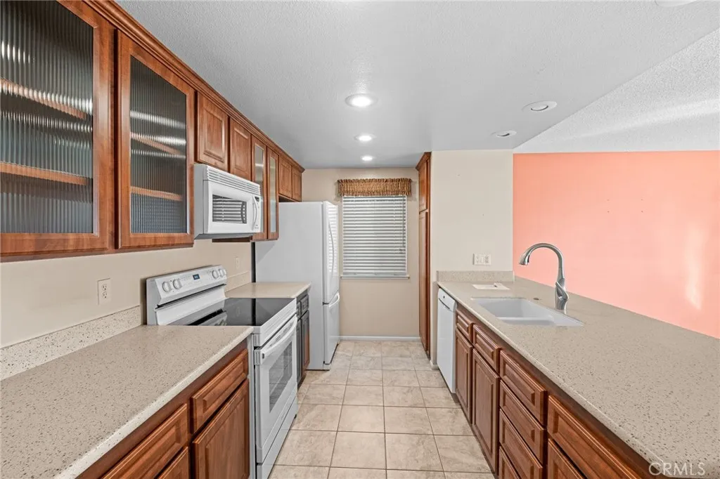 28298 Sun City Boulevard, Menifee, California 92586 home-pic-7