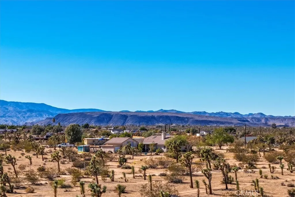 3707 Indio Ave, Yucca Valley, California 92252 home-pic-55