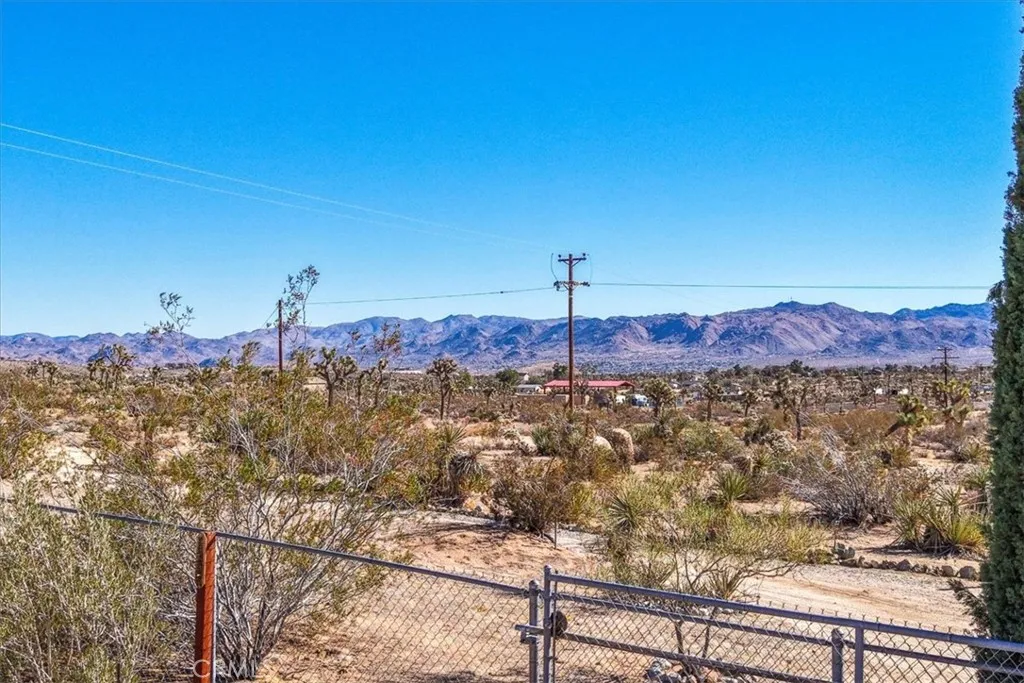 3707 Indio Ave, Yucca Valley, California 92252 home-pic-52