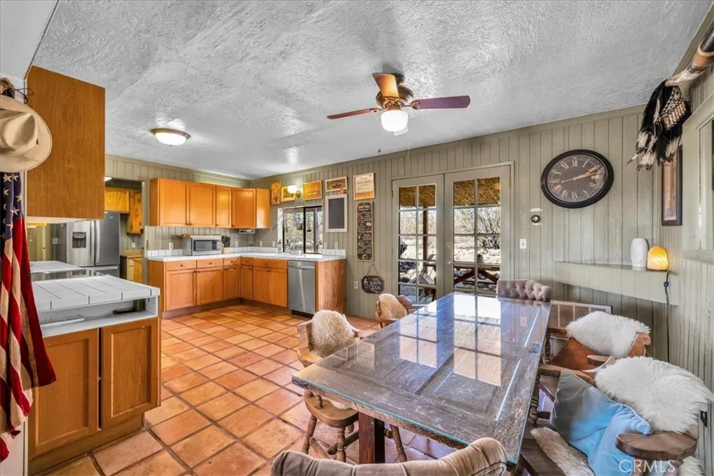 3707 Indio Ave, Yucca Valley, California 92252 home-pic-13