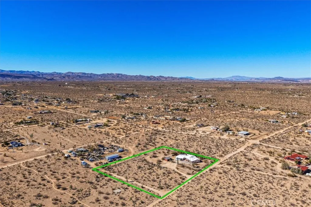 3707 Indio Ave, Yucca Valley, California 92252 home-pic-60