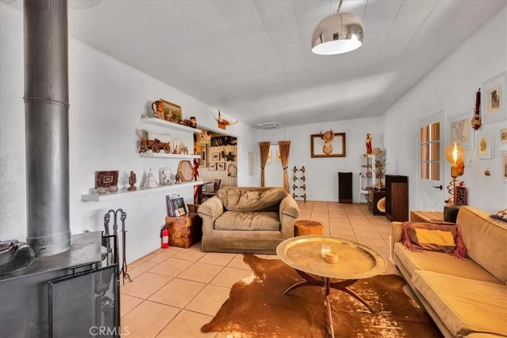 3707 Indio Ave, Yucca Valley, California 92252 home-pic-11