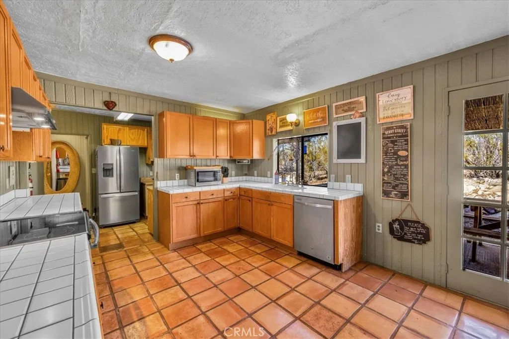 3707 Indio Ave, Yucca Valley, California 92252 home-pic-16