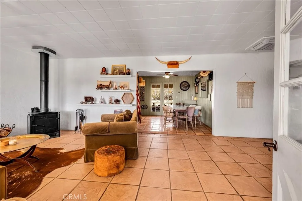 3707 Indio Ave, Yucca Valley, California 92252 home-pic-8