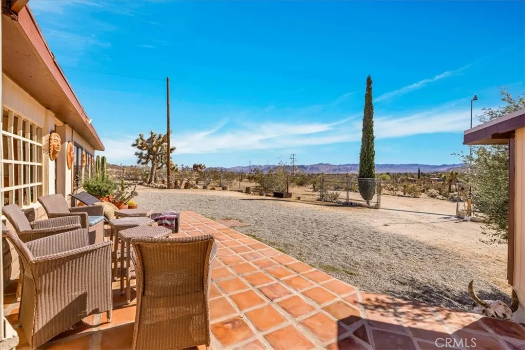 3707 Indio Ave, Yucca Valley, California 92252 home-pic-4