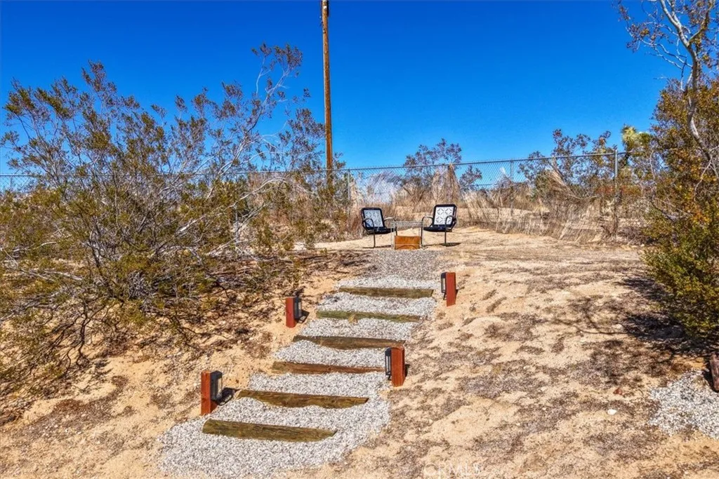 3707 Indio Ave, Yucca Valley, California 92252 home-pic-50
