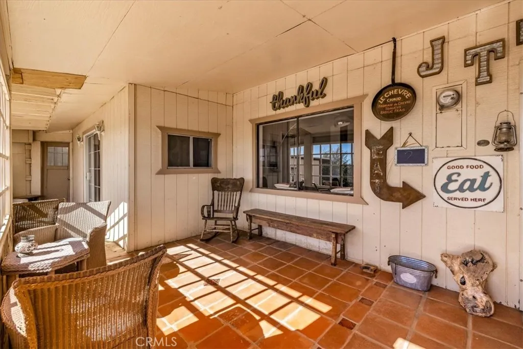 3707 Indio Ave, Yucca Valley, California 92252 home-pic-3