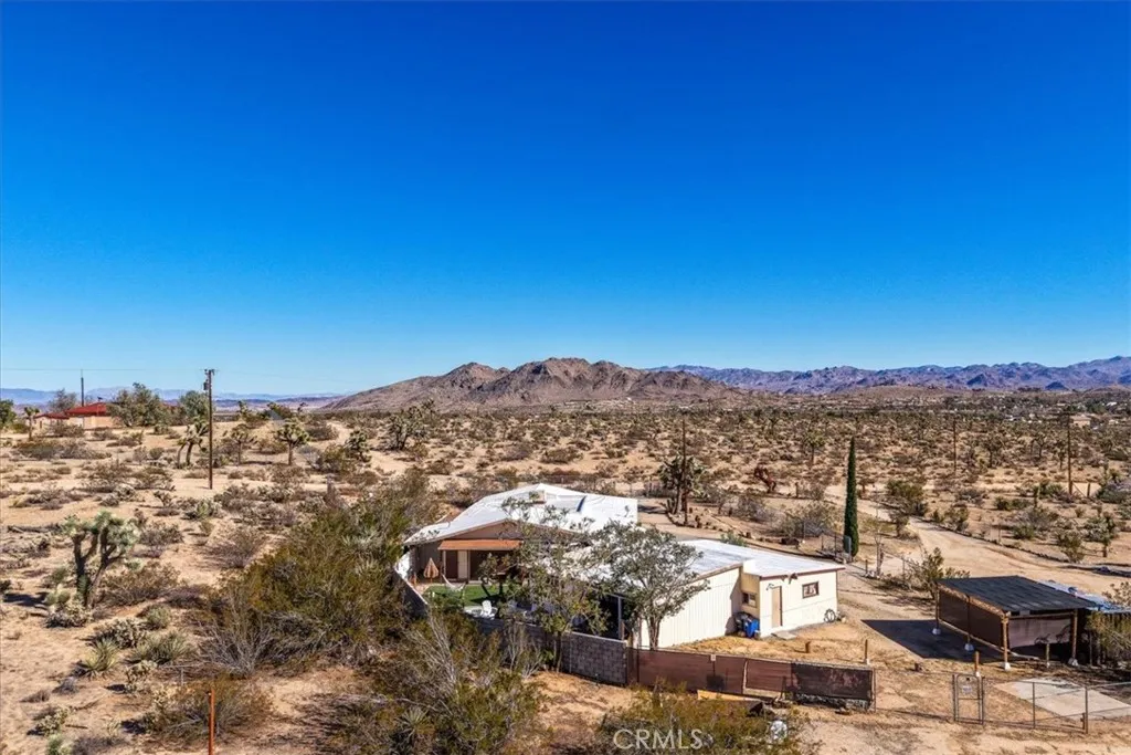 3707 Indio Ave, Yucca Valley, California 92252 home-pic-65