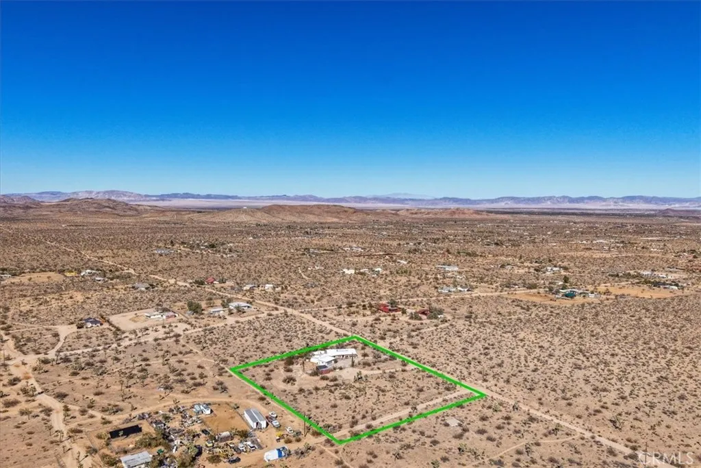 3707 Indio Ave, Yucca Valley, California 92252 home-pic-61
