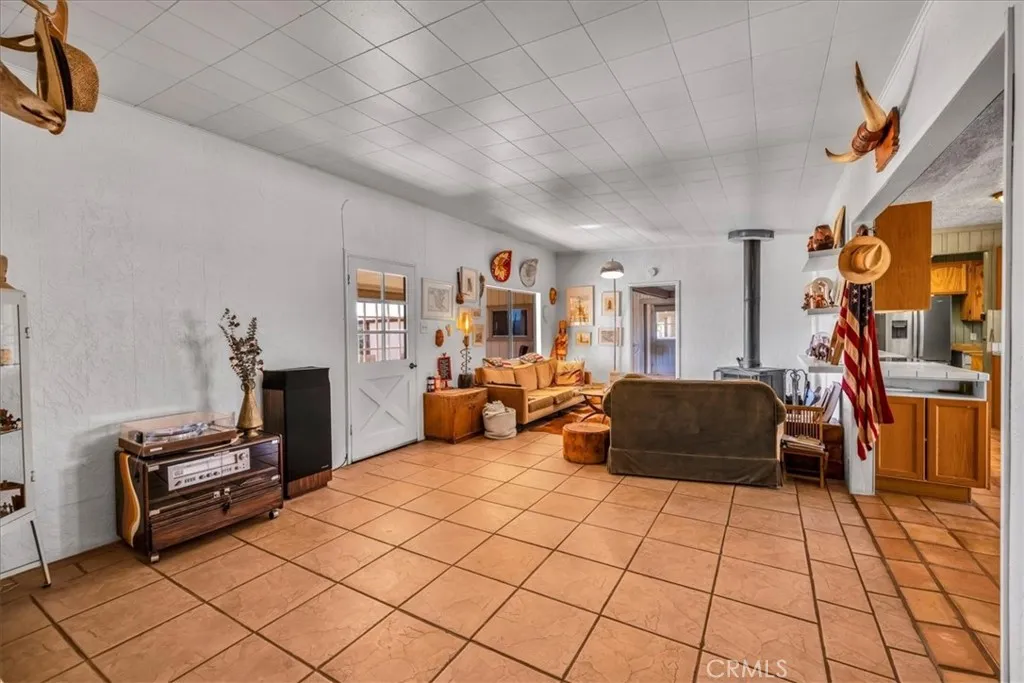 3707 Indio Ave, Yucca Valley, California 92252 home-pic-12