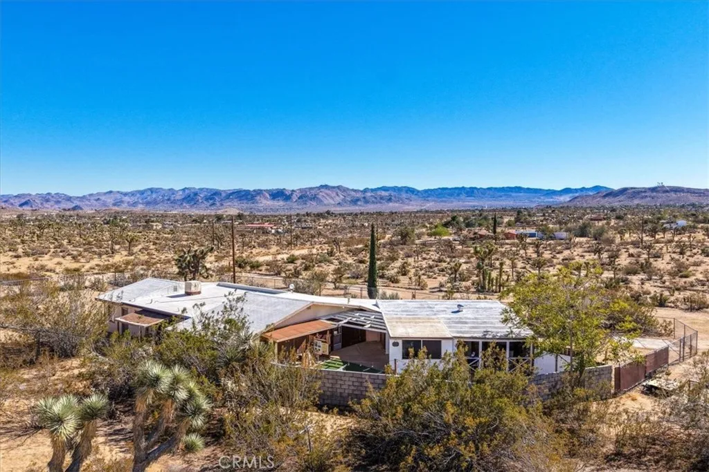 3707 Indio Ave, Yucca Valley, California 92252 home-pic-56