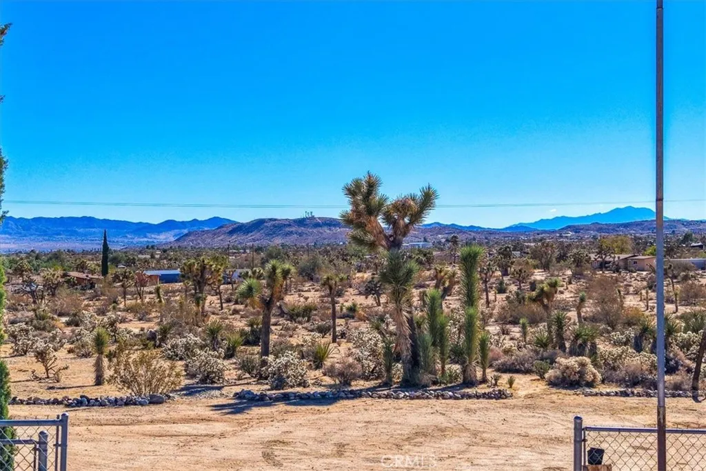 3707 Indio Ave, Yucca Valley, California 92252 home-pic-53