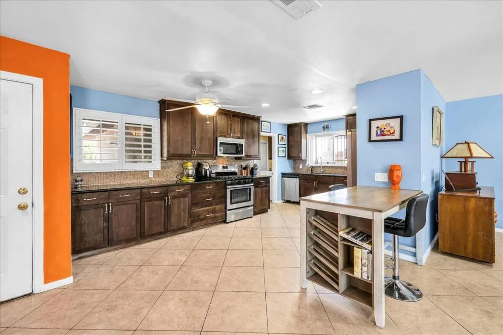 69295 Nilda Drive, Cathedral City, California 92234 home-pic-1