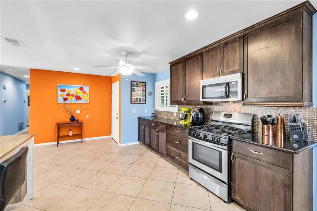 69295 Nilda Drive, Cathedral City, California 92234 home-pic-8