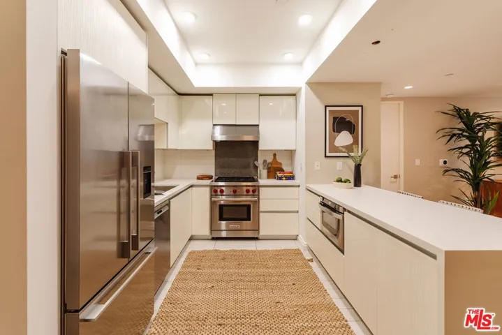 441 S Barrington Avenue 109, Los Angeles, California 90049