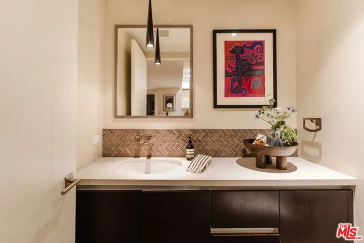 441 S Barrington Avenue 109, Los Angeles, California 90049