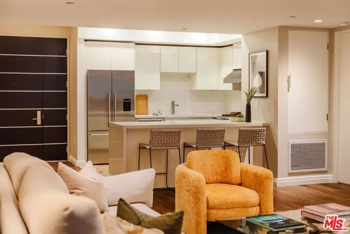 441 S Barrington Avenue 109, Los Angeles, California 90049