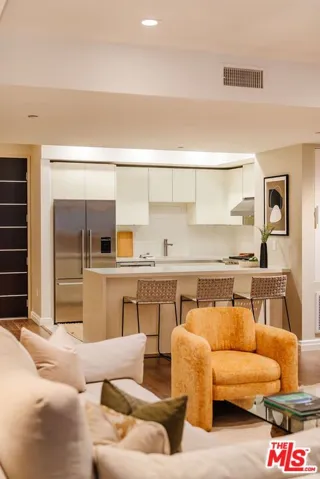 441 S Barrington Avenue 109, Los Angeles, California 90049