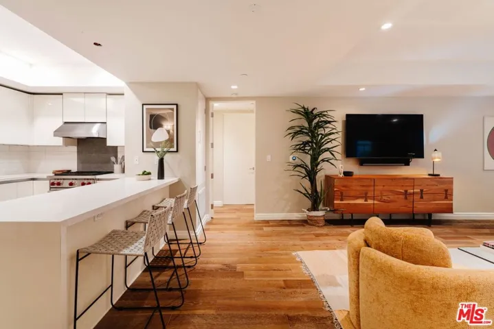 441 S Barrington Avenue 109, Los Angeles, California 90049