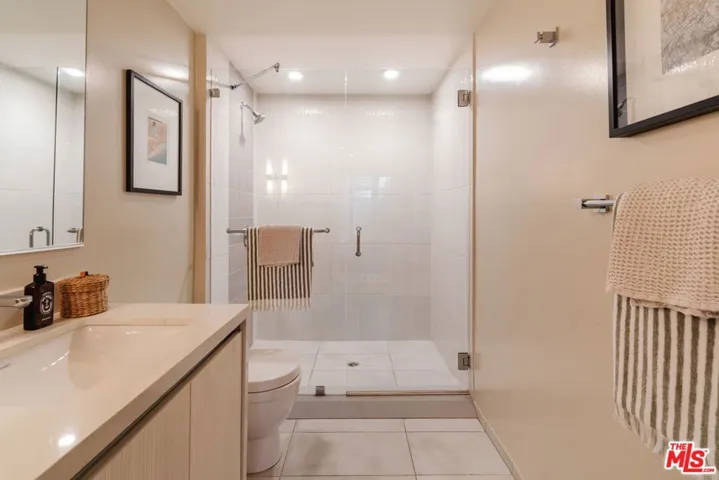 441 S Barrington Avenue 109, Los Angeles, California 90049