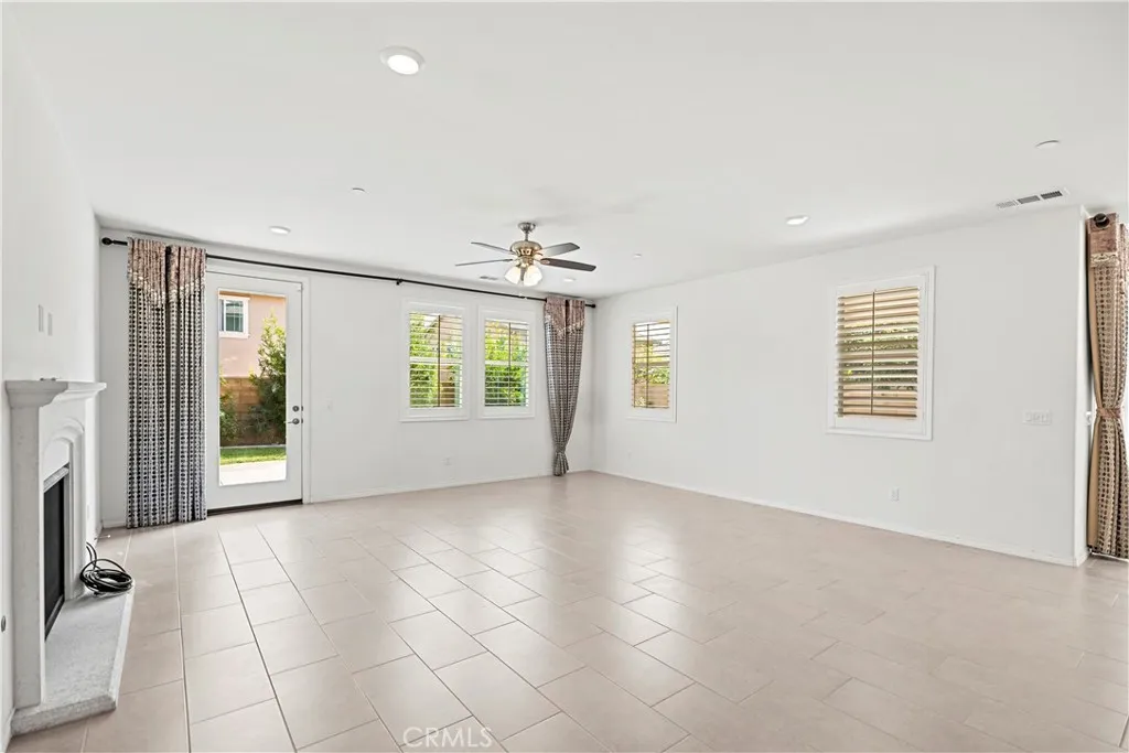 5594 Skimmer Dr, Jurupa Valley, California 91752 home-pic-18
