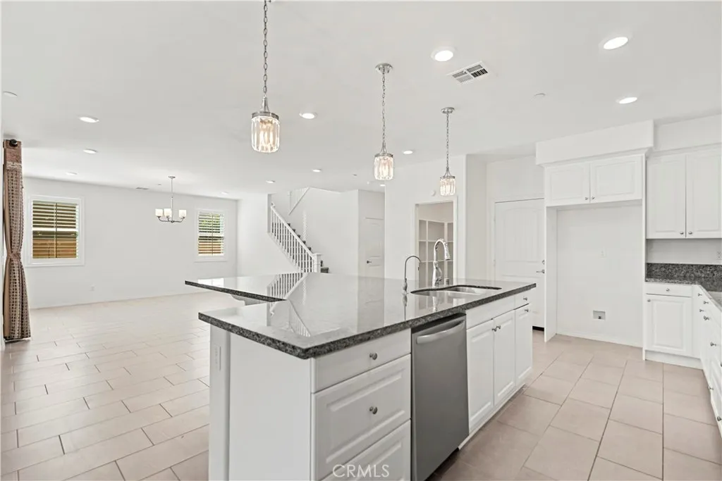 5594 Skimmer Dr, Jurupa Valley, California 91752 home-pic-17