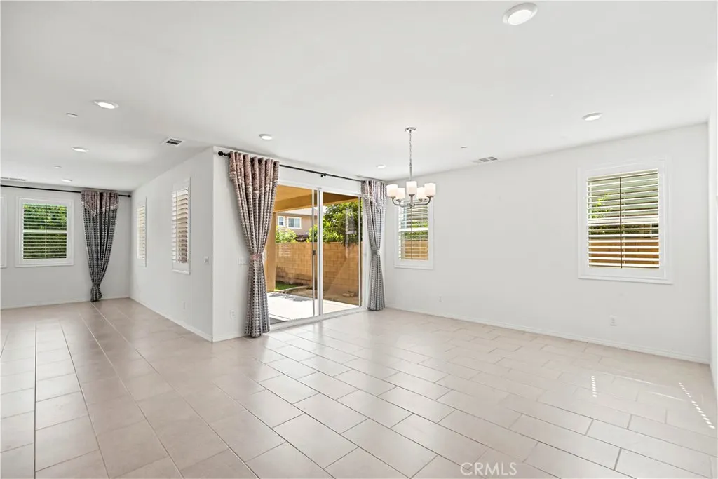 5594 Skimmer Dr, Jurupa Valley, California 91752 home-pic-10