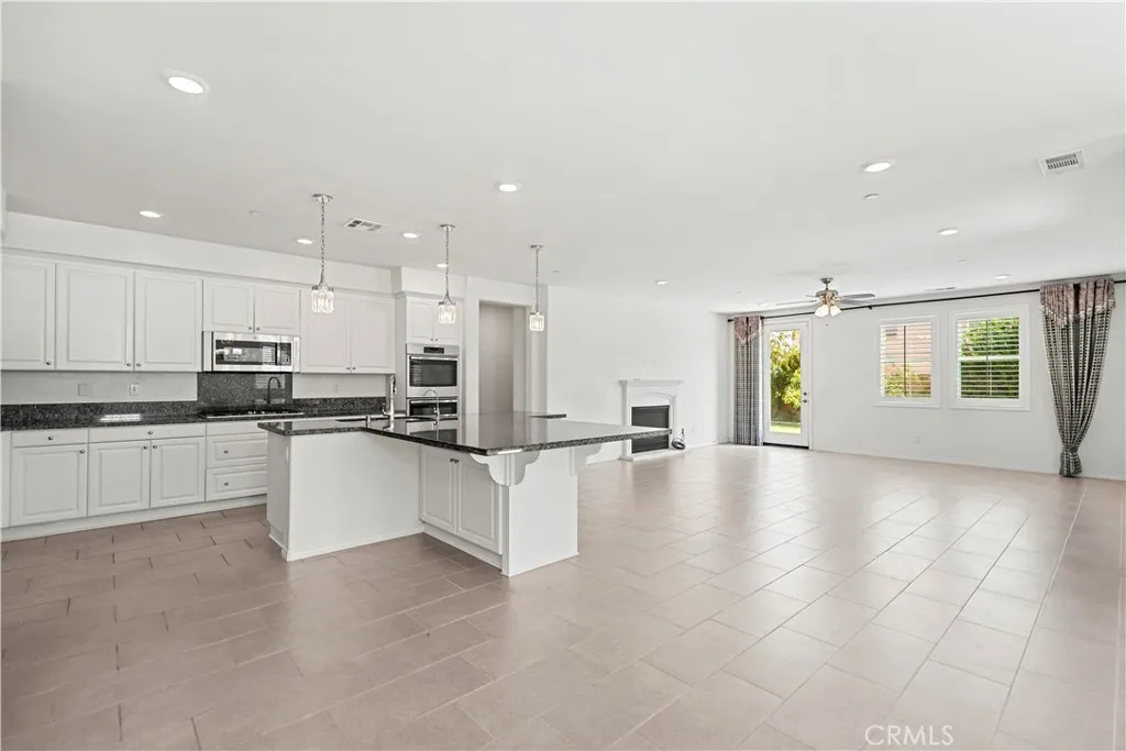 5594 Skimmer Dr, Jurupa Valley, California 91752 home-pic-12