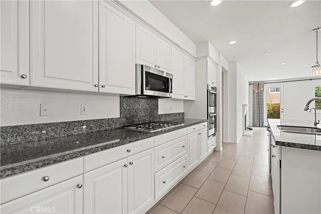 5594 Skimmer Dr, Jurupa Valley, California 91752 home-pic-14