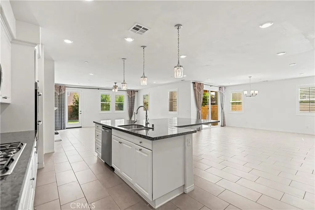 5594 Skimmer Dr, Jurupa Valley, California 91752 home-pic-15
