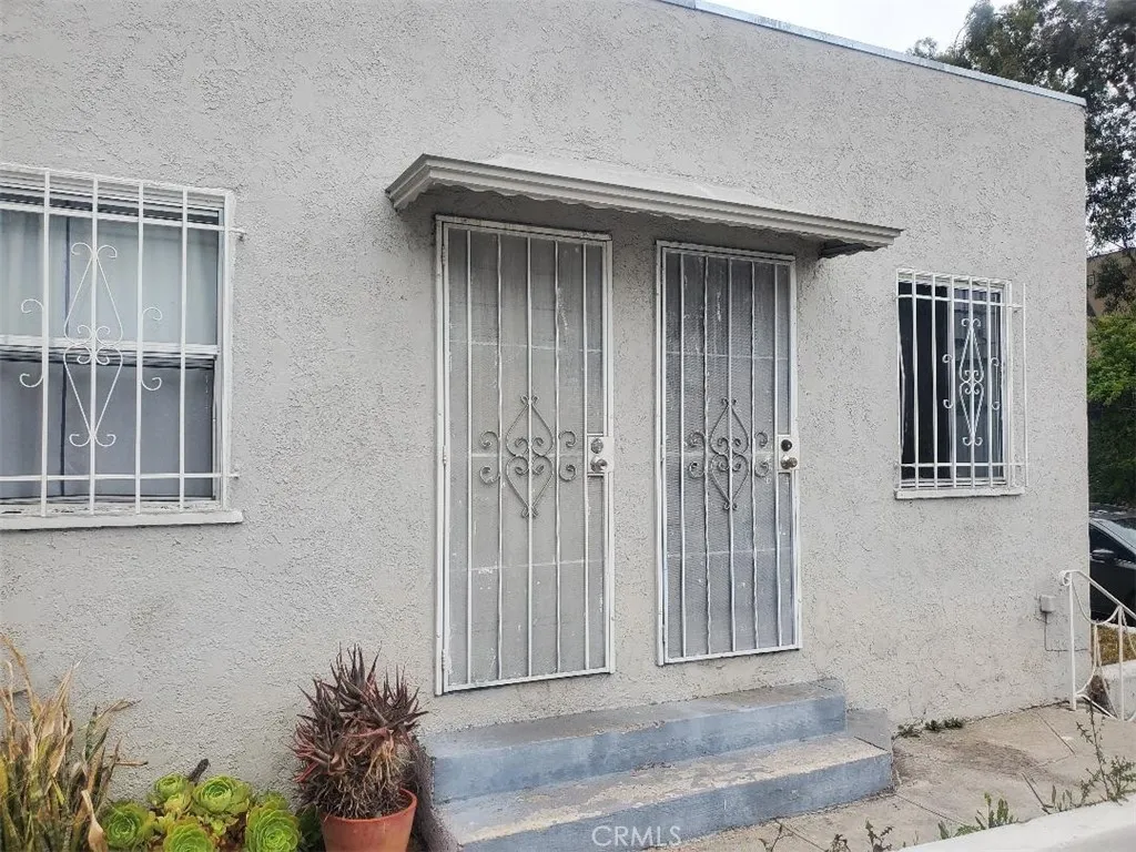 250 N Ridgewood Place N, Los Angeles, California 90004 home-pic-18