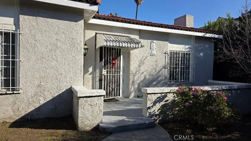 250 N Ridgewood Place N, Los Angeles, California 90004 home-pic-0