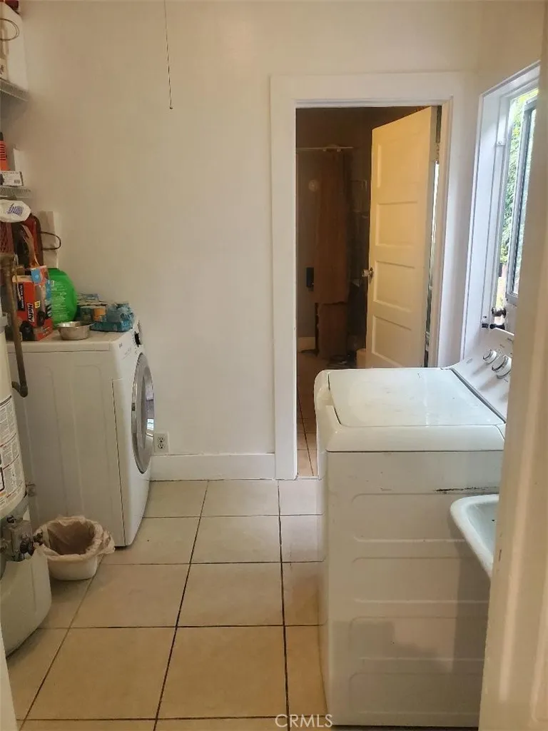 250 N Ridgewood Place N, Los Angeles, California 90004 home-pic-11