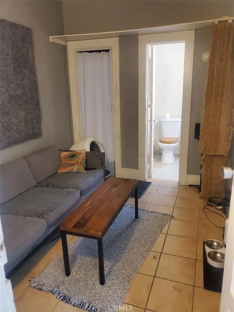 250 N Ridgewood Place N, Los Angeles, California 90004 home-pic-15