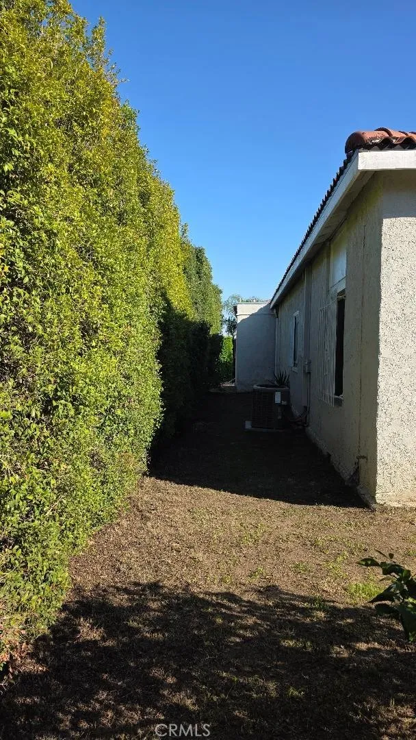 250 N Ridgewood Place N, Los Angeles, California 90004 home-pic-2
