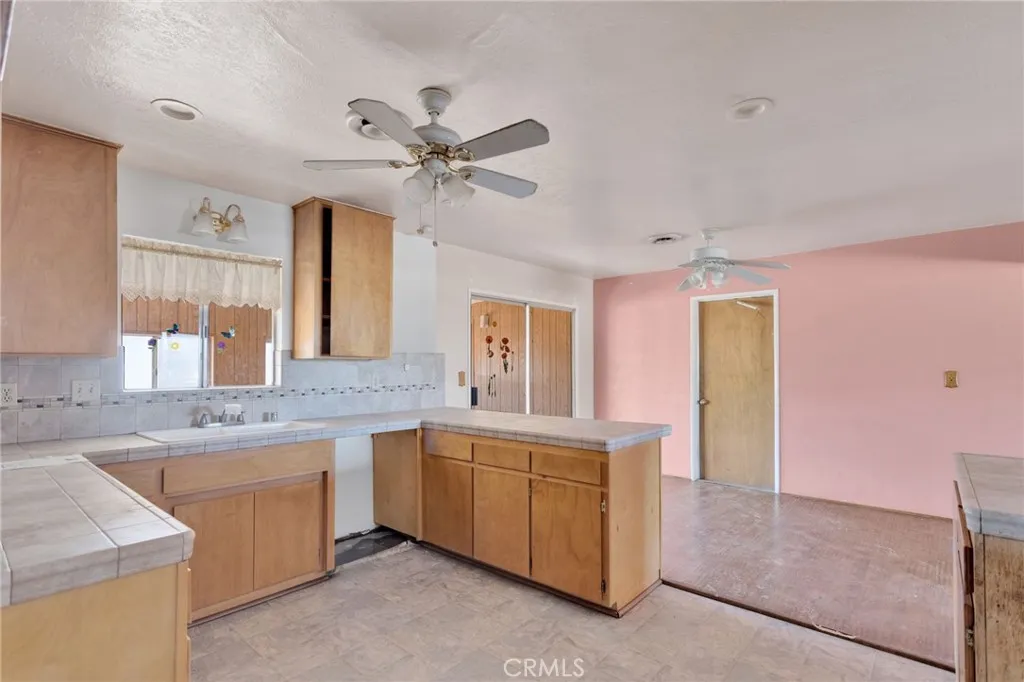 15565 Mesquite Street, Hesperia, California 92345 home-pic-15