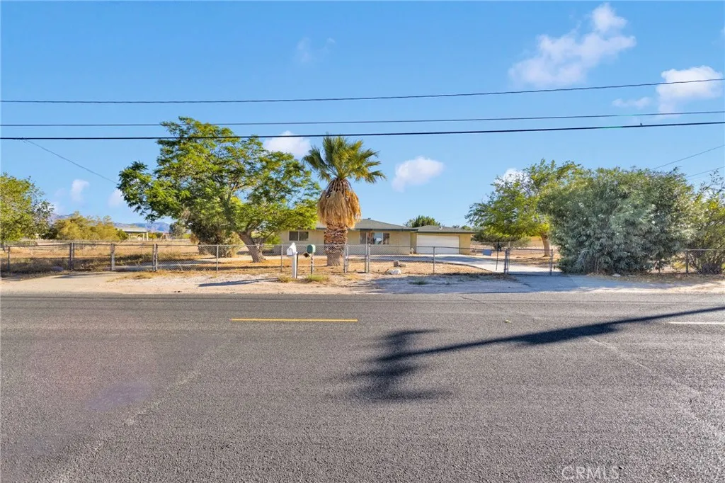 15565 Mesquite Street, Hesperia, California 92345 home-pic-0