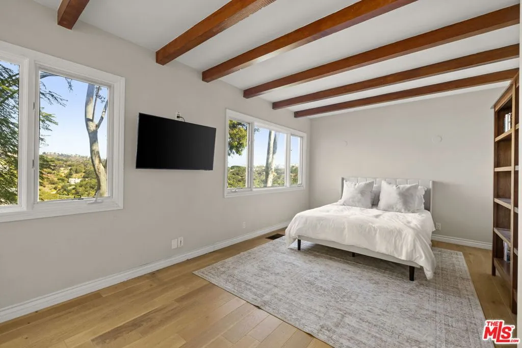 1018 N Tigertail Road, Los Angeles, California 90049 home-pic-20