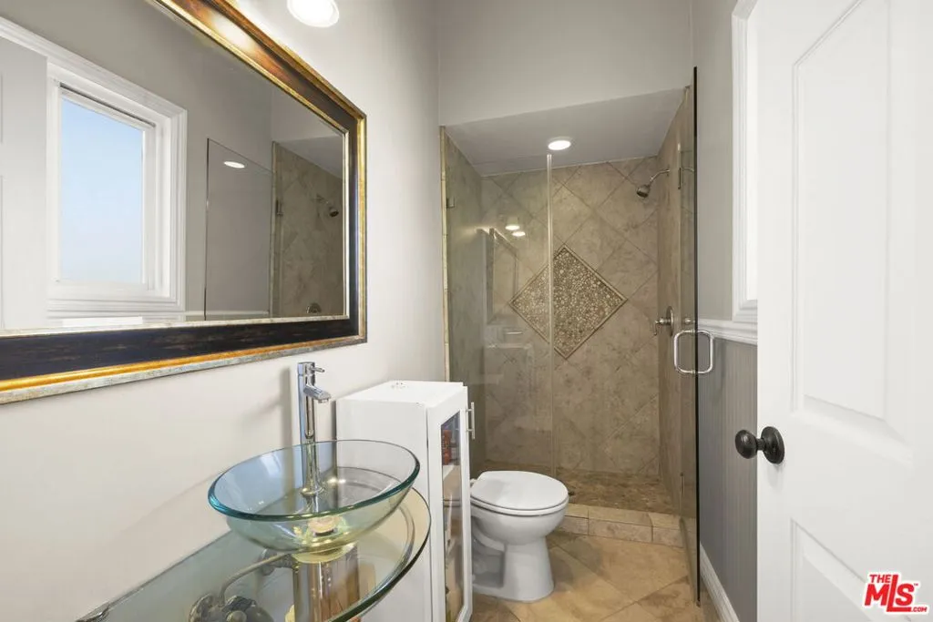 1018 N Tigertail Road, Los Angeles, California 90049 home-pic-26