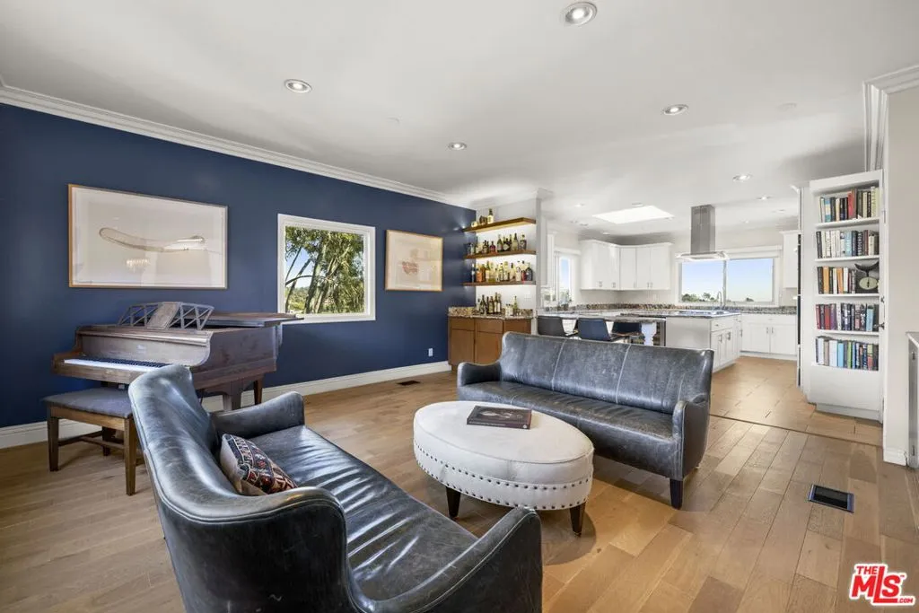 1018 N Tigertail Road, Los Angeles, California 90049 home-pic-11